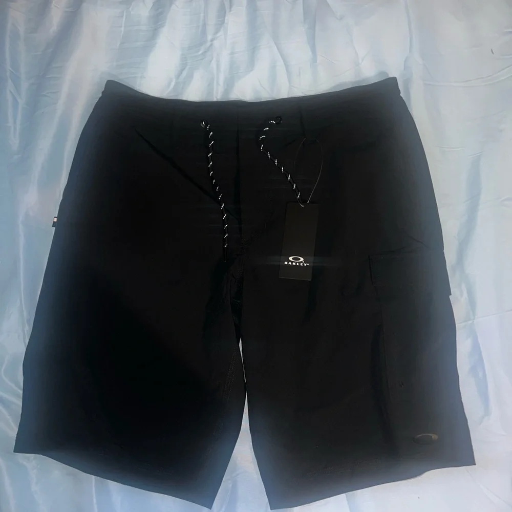 Oakley shorts - Picture 3 of 7
